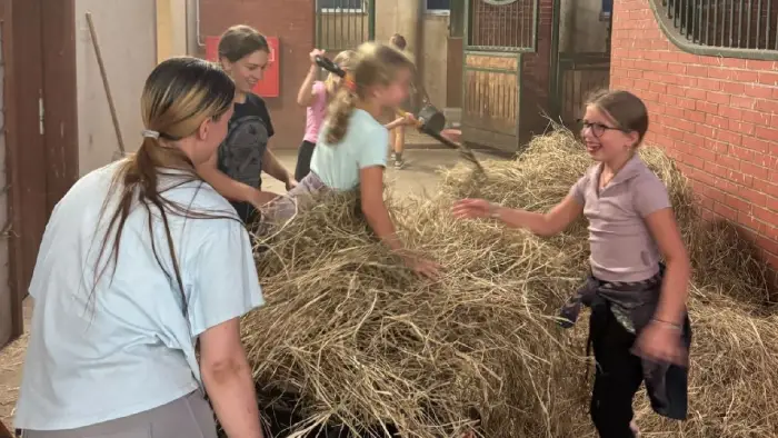 Zakrz�w - ob�z hobby horse z jazd� konn�