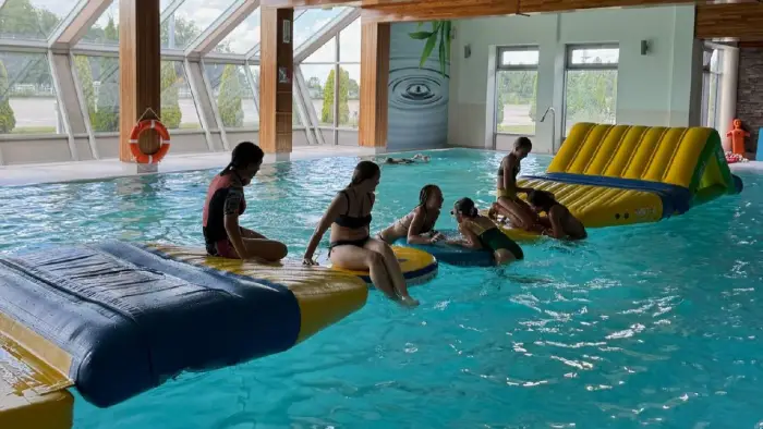 Zakrzw - obz jazdy konnej z pywaniem