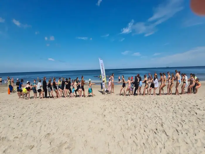 Mi�dzywodzie: 16 przyg�d nad morzem