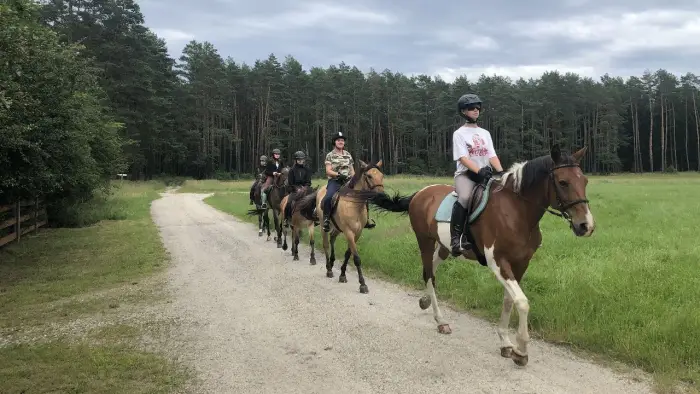 Opolszczyzna Bory Niemodli�skie - m�odzie�owy rajd konny